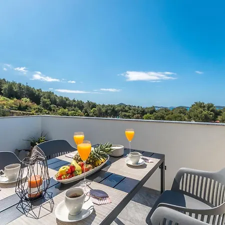 Marilu Luxury 아파트