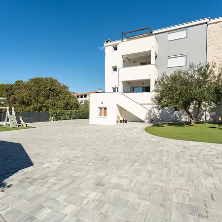 Marilu Luxury 아파트