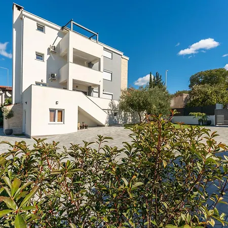 Marilu Luxury Apartment Drage